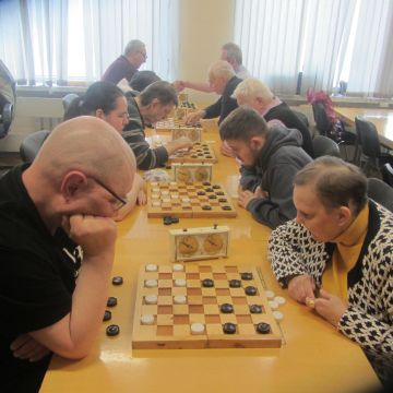 Ход к победе: турнир по шашкам среди инвалидов по зрению