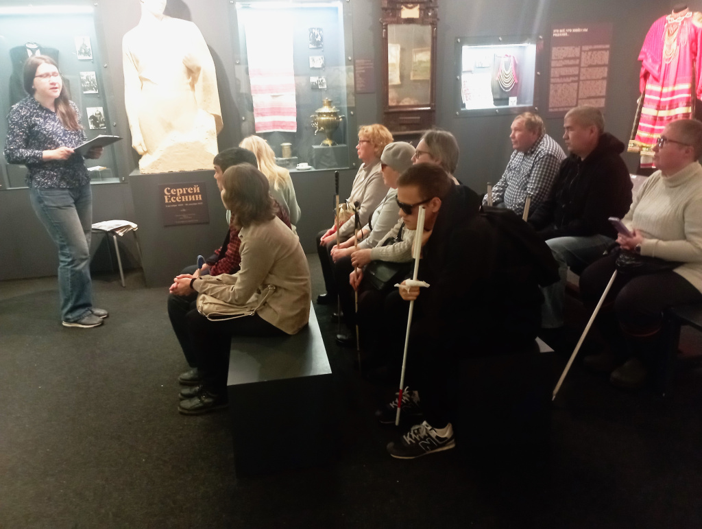 В музее Есенина.jpg В музее Есенина.jpg